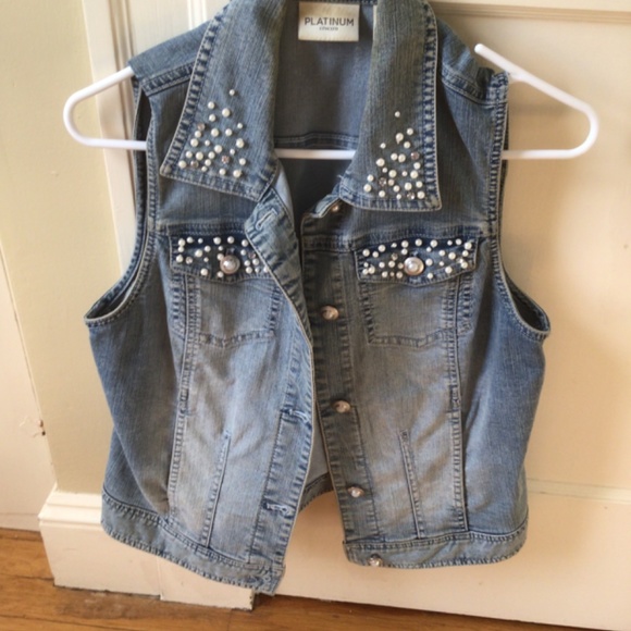 Chicos Light wash embellished denim vest in size 0 EUC - Picture 6 of 8